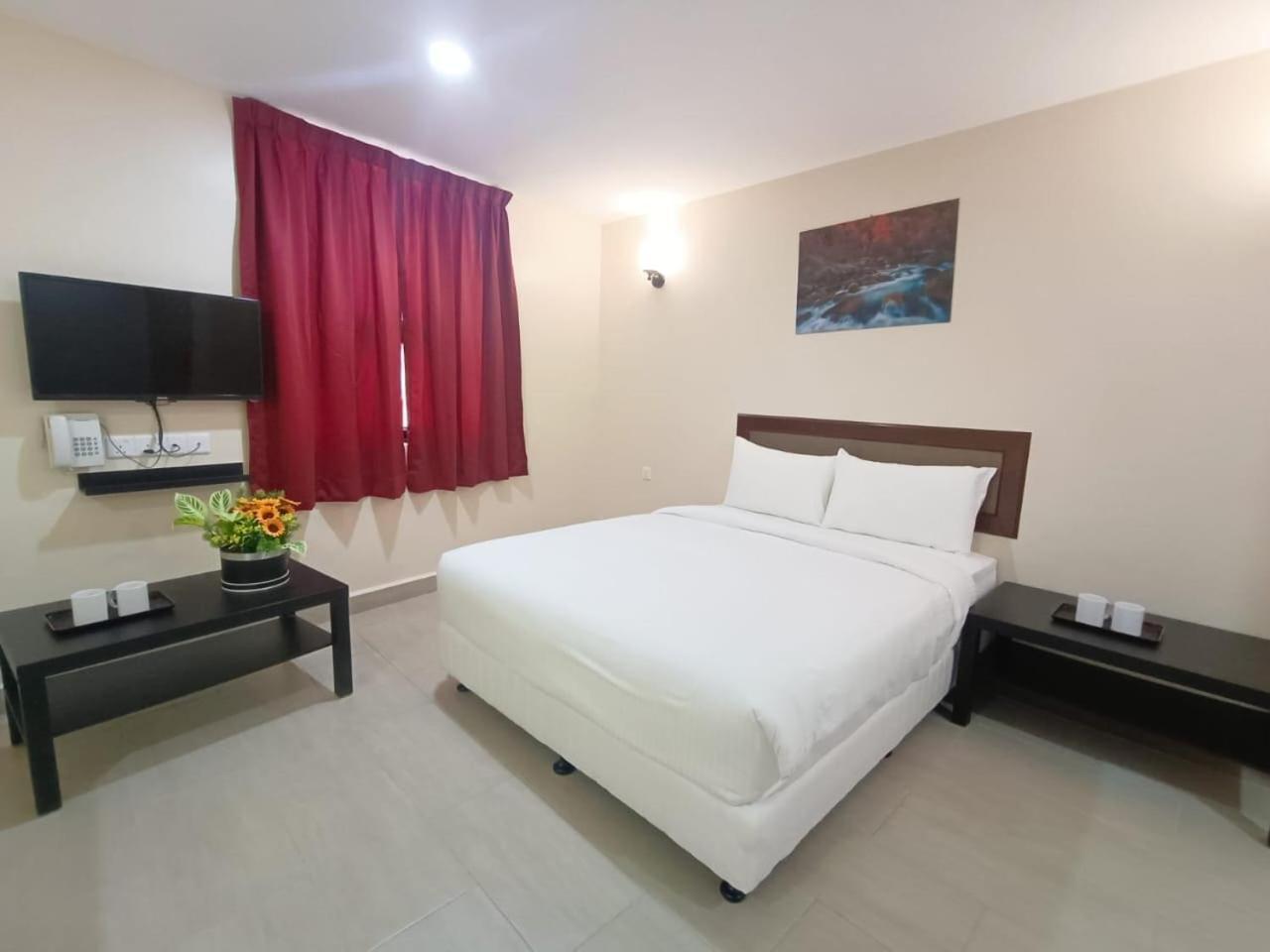 Capital O 90897 Island City Hotel Джорджтаун Екстер'єр фото