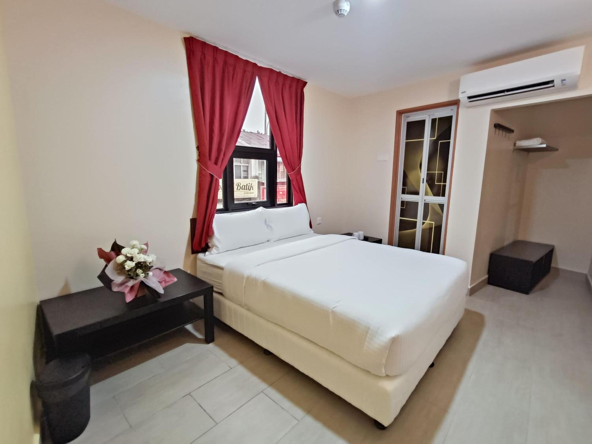 Capital O 90897 Island City Hotel Джорджтаун Екстер'єр фото
