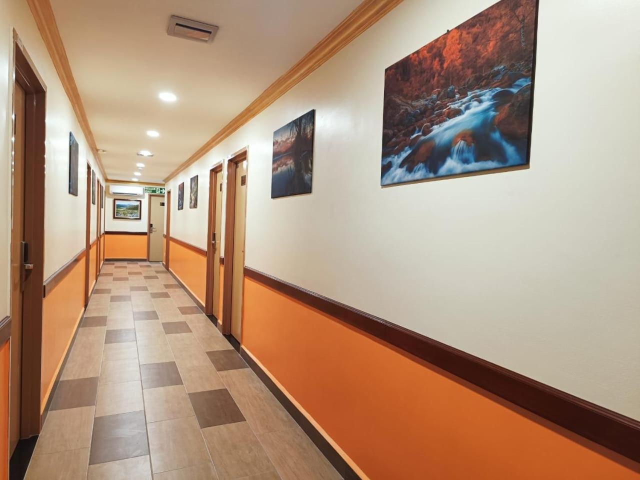 Capital O 90897 Island City Hotel Джорджтаун Екстер'єр фото